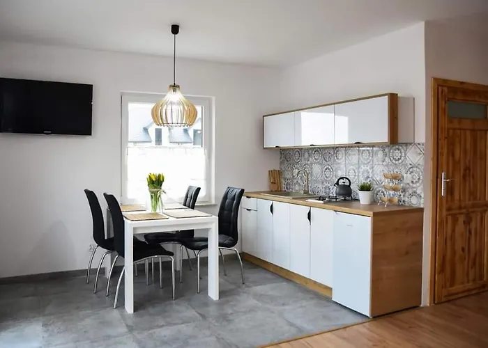 Akacjowy Zakatek Leba *